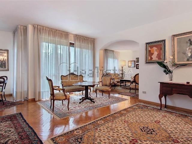 Appartamento in vendita di 210 m² in Via Contessa Matilde