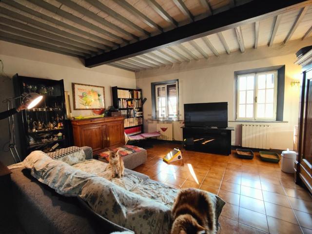 Appartamento in vendita di 210 m² in Via Carlo Cattaneo