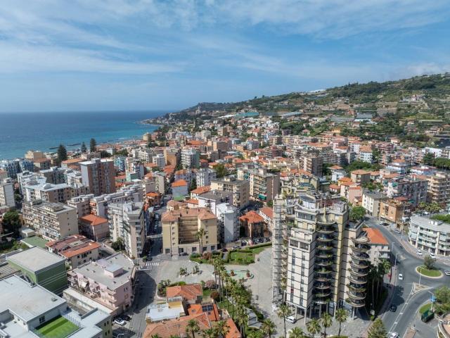 Appartamento in vendita di 210 m² in Via Cristoforo Colombo, 54