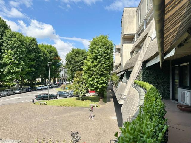 Appartamento in vendita di 210 m² in Via A. Manzoni, 33