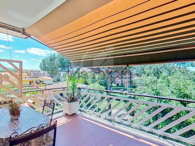 Appartamento in vendita di 210 m² in Via Anagnina