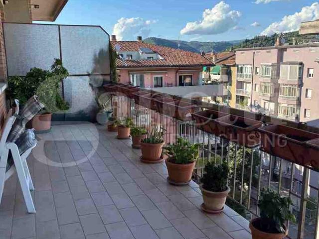 Appartamento in vendita di 210 m² in Via Angelo Butturini