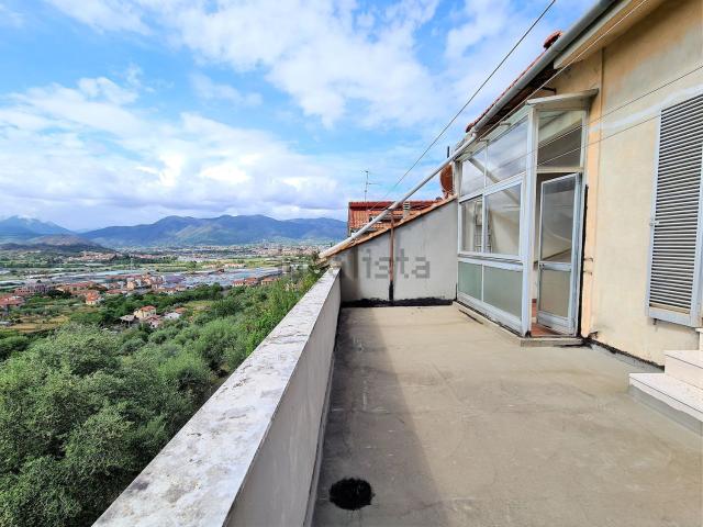 Appartamento in vendita di 210 m² in Via alla Costa