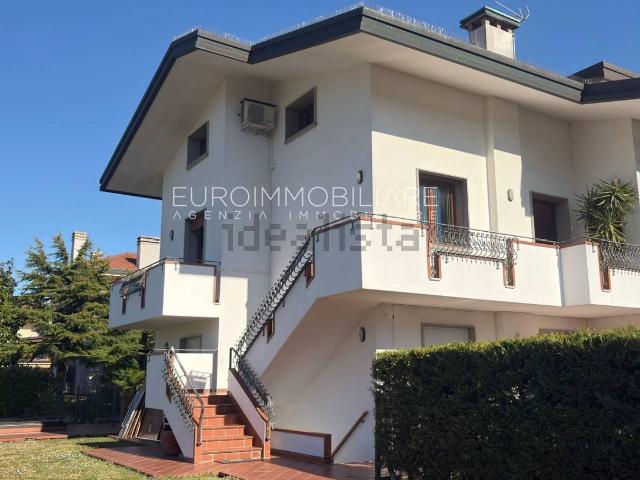 Appartamento in vendita di 210 m² in Via Aquileia, 181