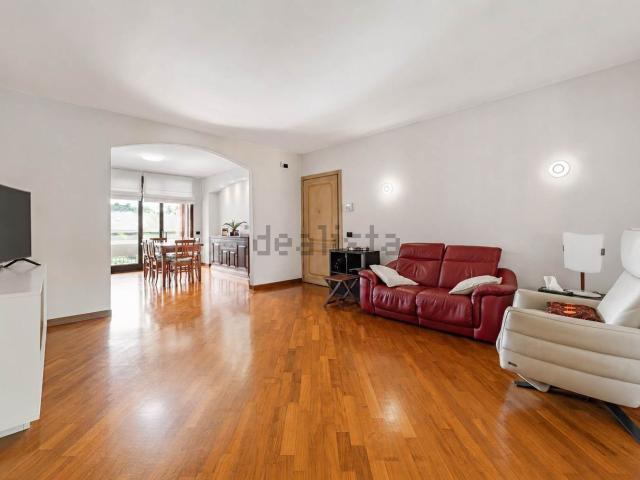 Appartamento in vendita di 210 m² in Via Bergamo, 1