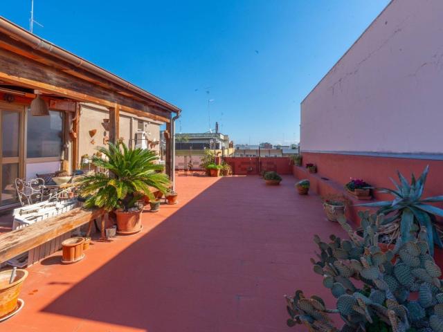 Appartamento in vendita di 210 m² in Via Gaetano Devitofrancesco, 4