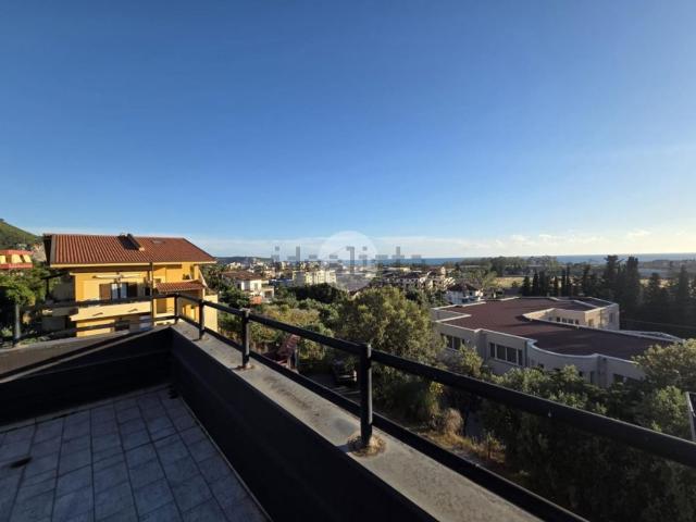 Appartamento in vendita di 210 m² in Via Galileo Galilei