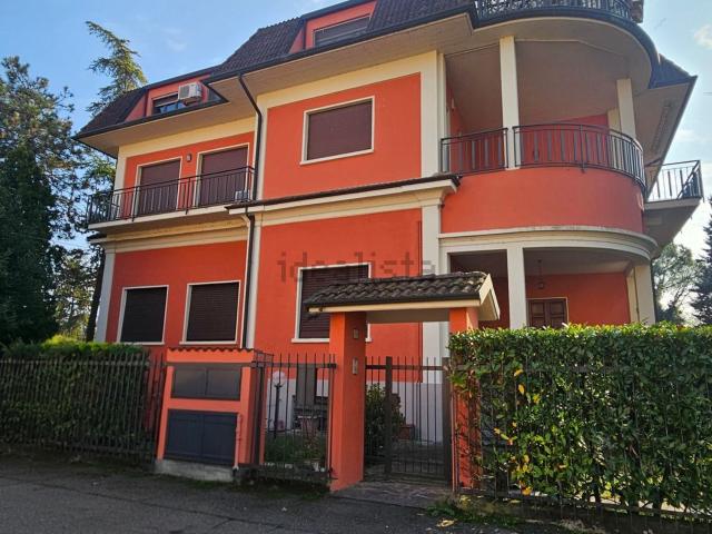 Appartamento in vendita di 210 m² in Via Giuseppe Giulietti, 35