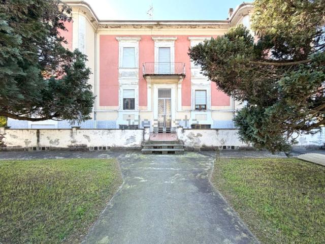 Appartamento in vendita di 210 m² in Via Giordano Bruno, 94
