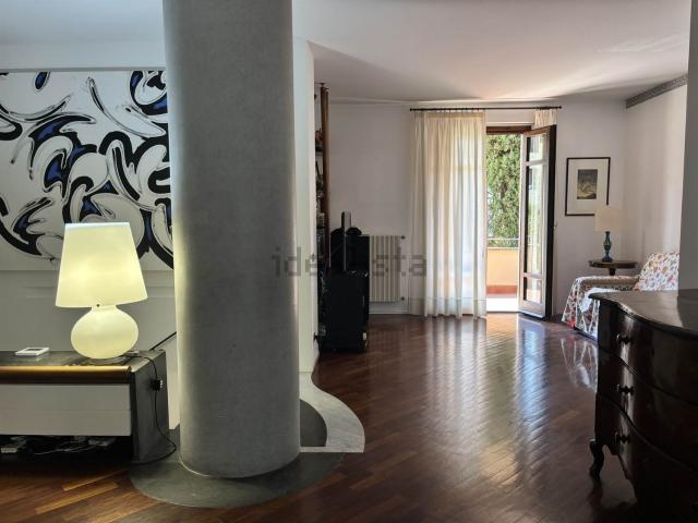 Appartamento in vendita di 210 m² in Via Giovanni Miniati