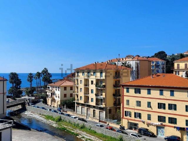 Appartamento in vendita di 210 m² in Via de Tommaso