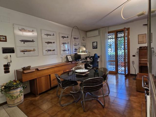 Appartamento in vendita di 210 m² in Via degli Scarpettini