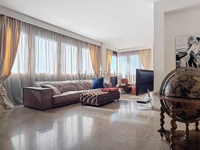 Appartamento in vendita di 210 m² in Via del Bosco