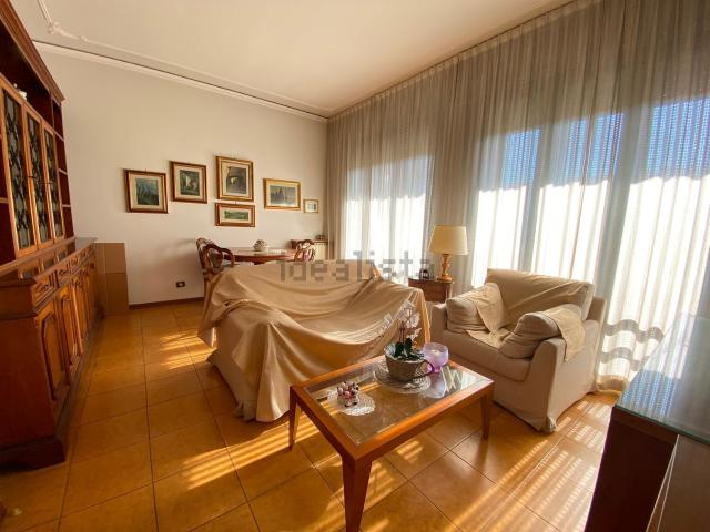 Appartamento in vendita di 210 m² in Via del Guarlone, 59