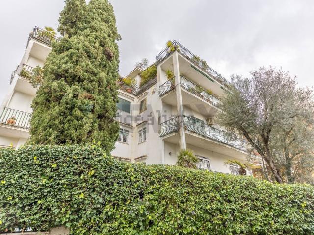Appartamento in vendita di 210 m² in Via della Mendola, 28