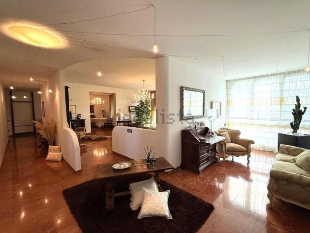 Appartamento in vendita di 210 m² in Via della Repubblica, 50