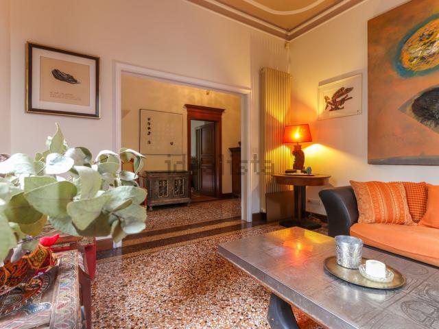 Appartamento in vendita di 210 m² in Via delle Rose, 10