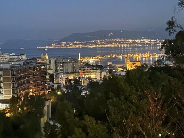 Appartamento in vendita di 210 m² in Via Ducezio