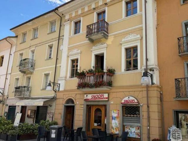 Appartamento in vendita di 210 m² in Via Emile Chanoux, 91