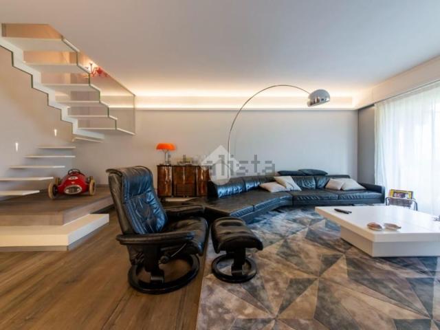 Appartamento in vendita di 210 m² in Via Enzo Ferrari, 1