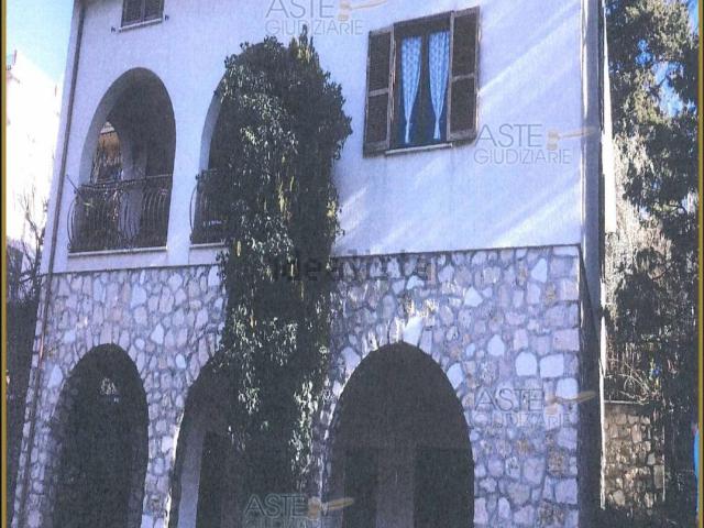 Appartamento in vendita di 210 m² in Via Farense, 18