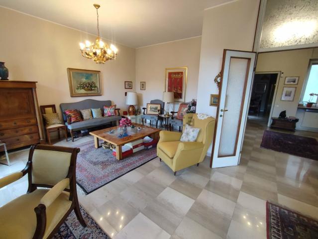 Appartamento in vendita di 210 m² in Via Luigi Borghi, 7