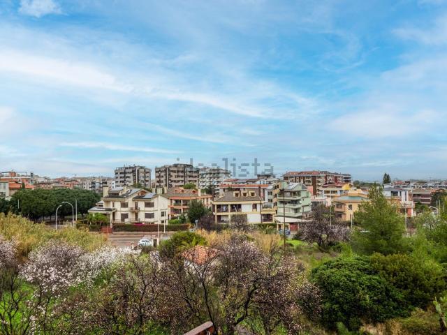 Appartamento in vendita di 210 m² in Via Monserrato Rossello, 12