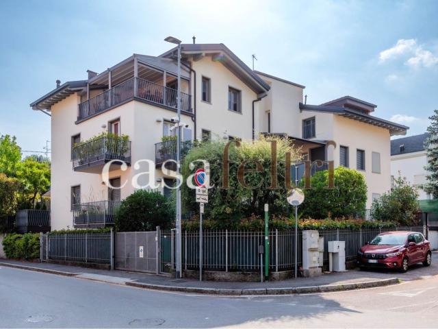 Appartamento in vendita di 210 m² in Via Manganoni Giuseppe, 1