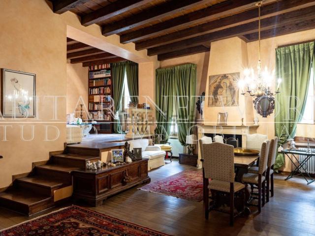 Appartamento in vendita di 210 m² in Via San Martino e Solferino
