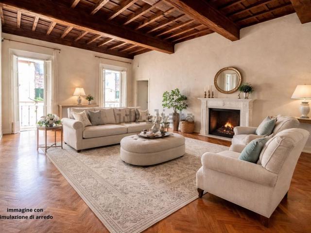 Appartamento in vendita di 210 m² in Via Santa Croce