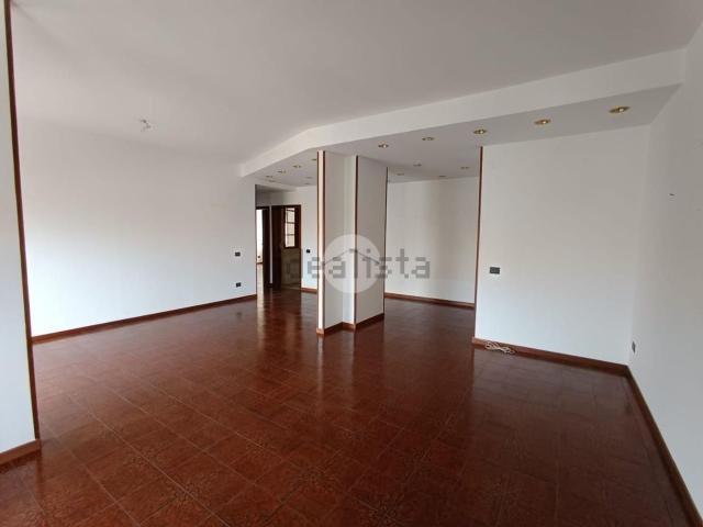 Appartamento in vendita di 210 m² in Via Sardegna, 66