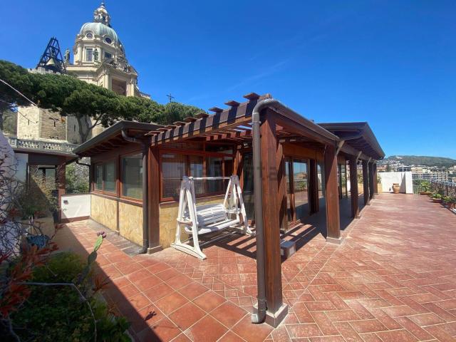 Appartamento in vendita di 210 m² in Via Saro Leonardi