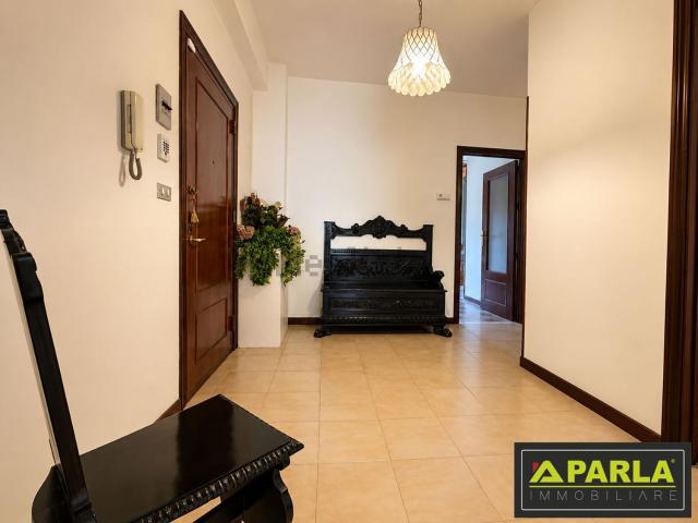 Appartamento in vendita di 210 m² in Via Senatore Sammartino
