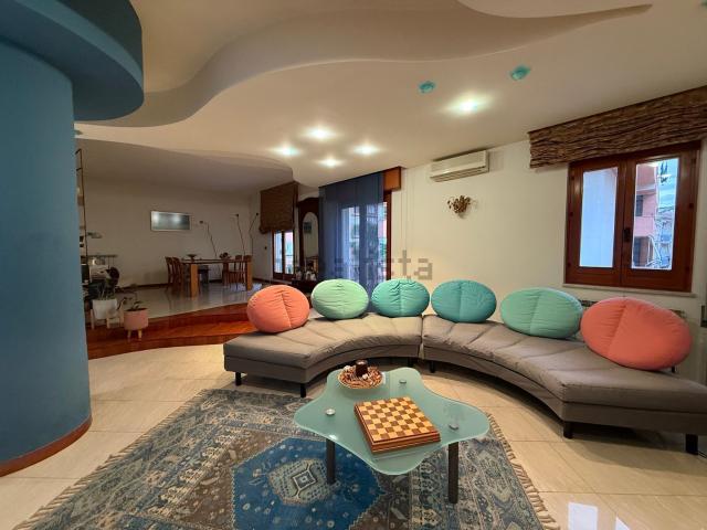 Appartamento in vendita di 210 m² in Via Stefano Monteleone