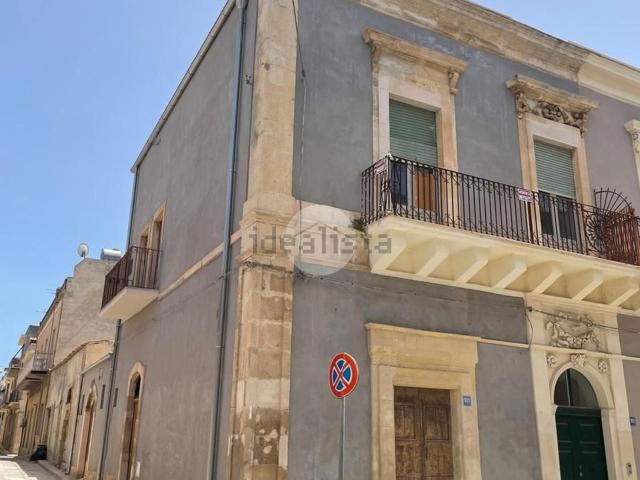 Appartamento in vendita di 210 m² in Via Paolo Cassar Scalia, 100