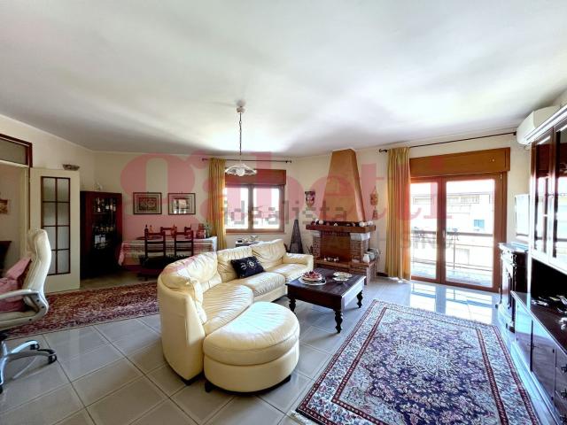 Appartamento in vendita di 210 m² in Via Papa Giovanni XXIII, 22