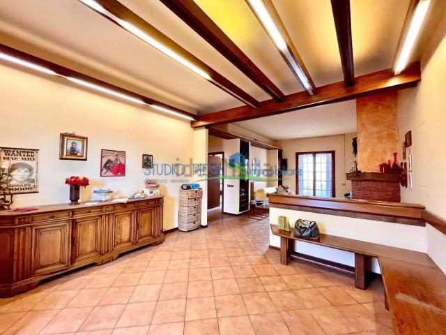 Appartamento in vendita di 210 m² in Via Paradiso