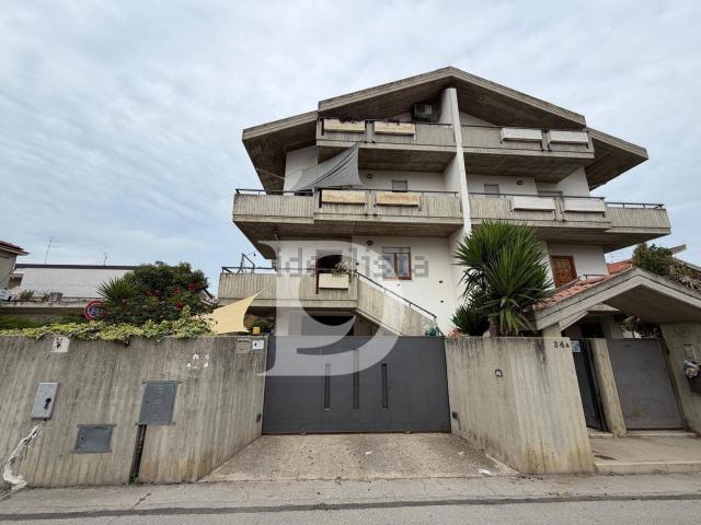 Appartamento in vendita di 210 m² in Via Piceni