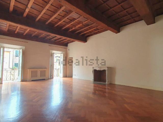 Appartamento in vendita di 210 m² in Via Roma