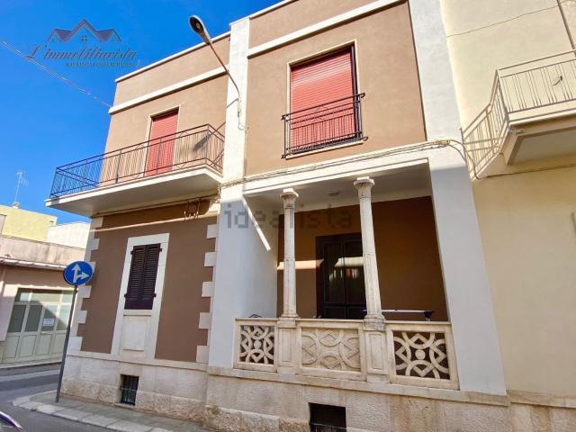 Appartamento in vendita di 210 m² in Via Regina Elena