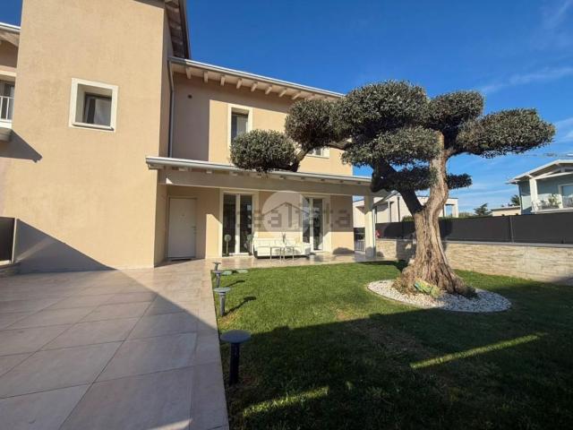 Appartamento in vendita di 210 m² in Via Risorgimento, 190