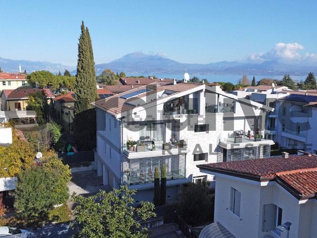 Appartamento in vendita di 210 m² in Via Todeschino