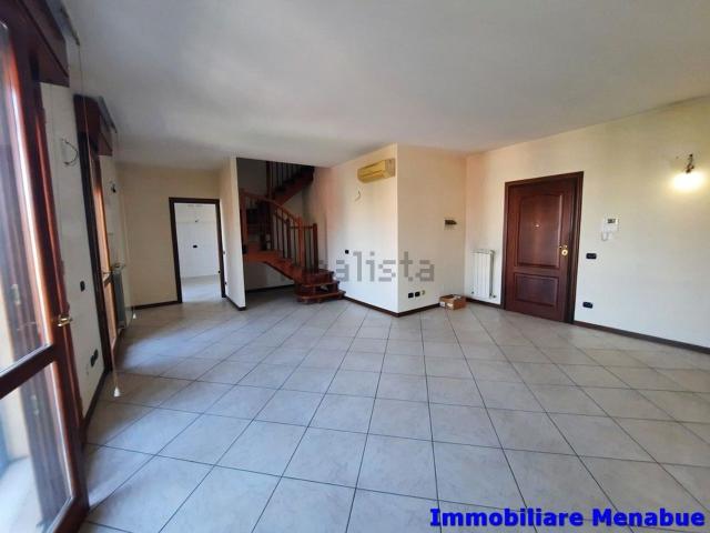 Appartamento in vendita di 210 m² in Via Vignolese