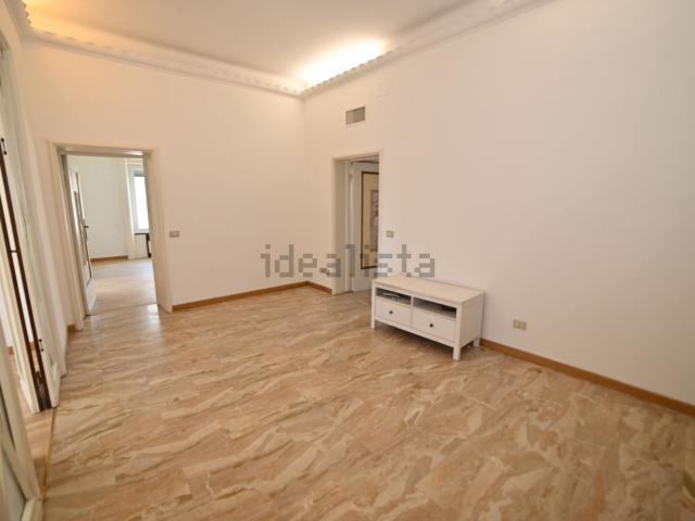 Appartamento in vendita di 210 m² in Viale Tunisia, 42