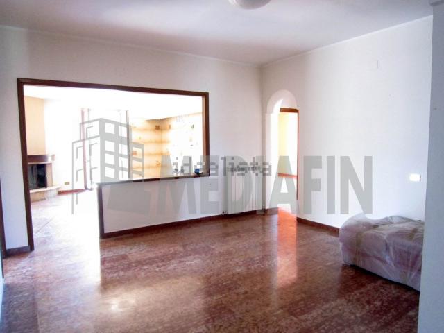 Appartamento in vendita di 210 m² in Viale Virgilio, 42