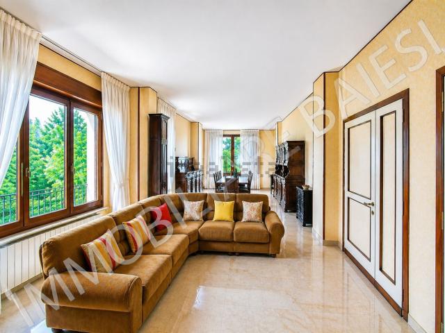 Appartamento in vendita di 210 m² in Viale Angelo Masini, 4