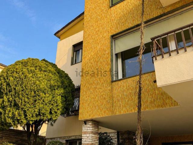 Appartamento in vendita di 210 m² in Viale della Bornata, 17