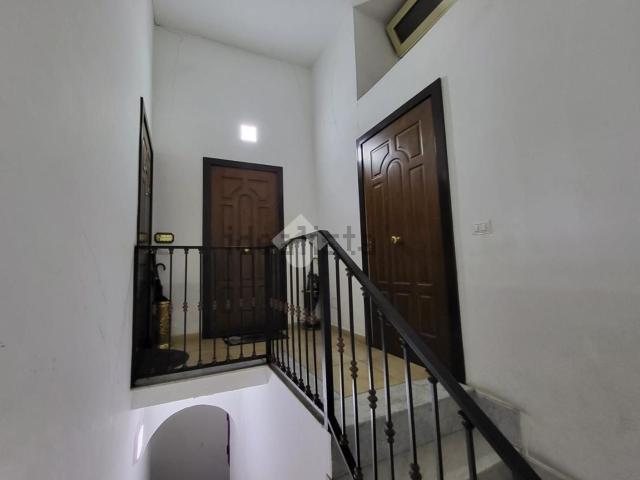 Appartamento in vendita di 210 m² in Vico della Tofa