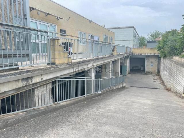 Appartamento in vendita di 210 m² in Contrada Pezzapiana, 71