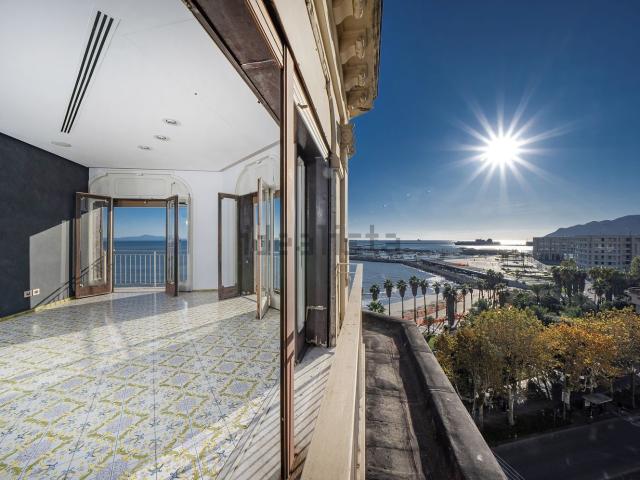 Appartamento in vendita di 210 m² in Lungomare Trieste, 190